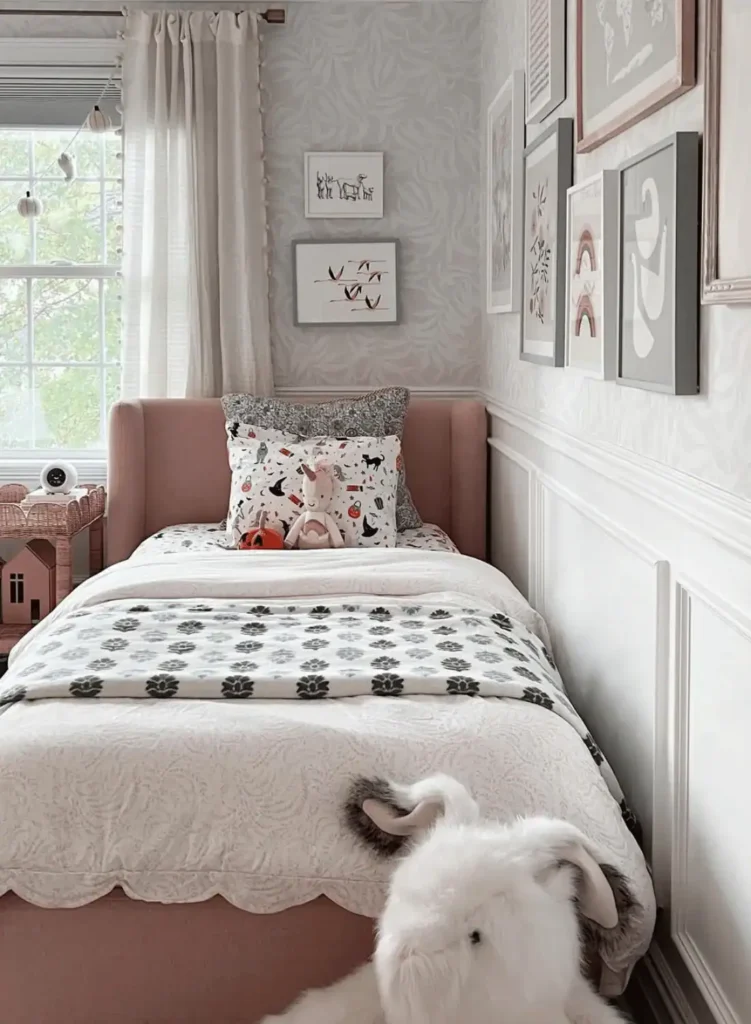 Add a pumpkin garland. 