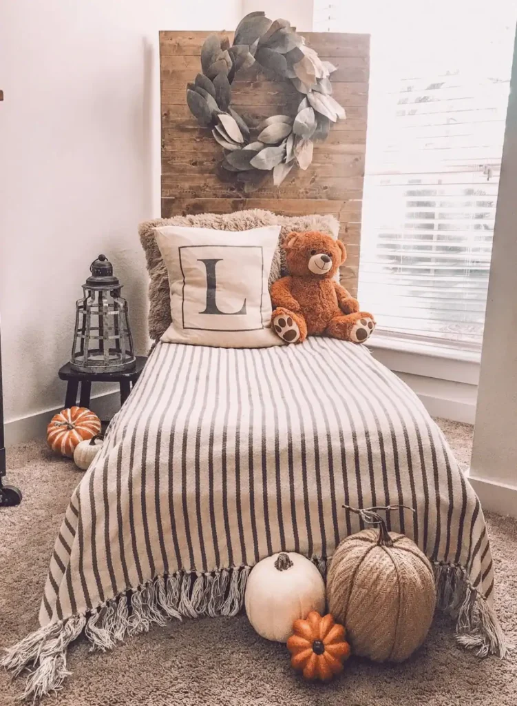 Don't forget the pumpkins. kids halloween bedroom ideas