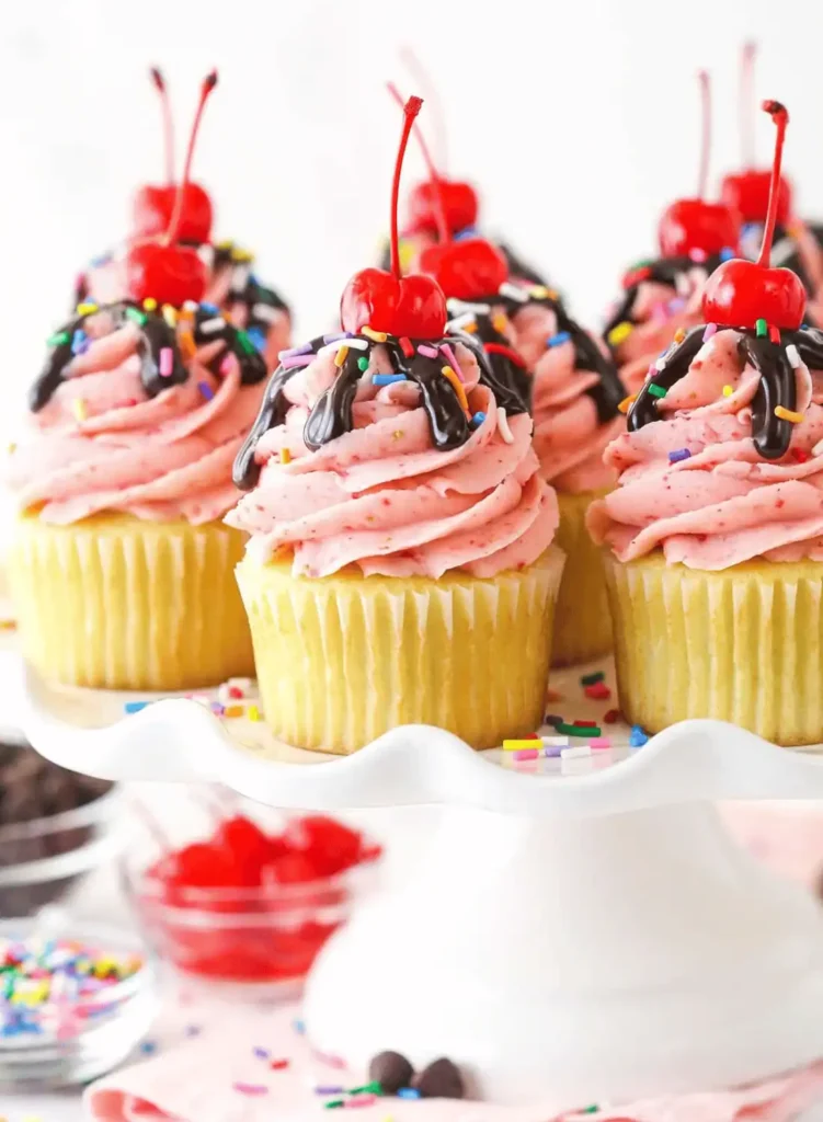 strawberry sundae cupcakes