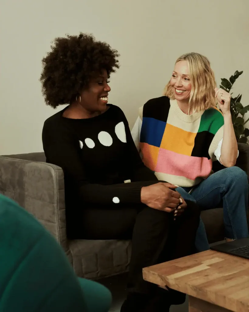 two-friends-talking-on-a-sofa
