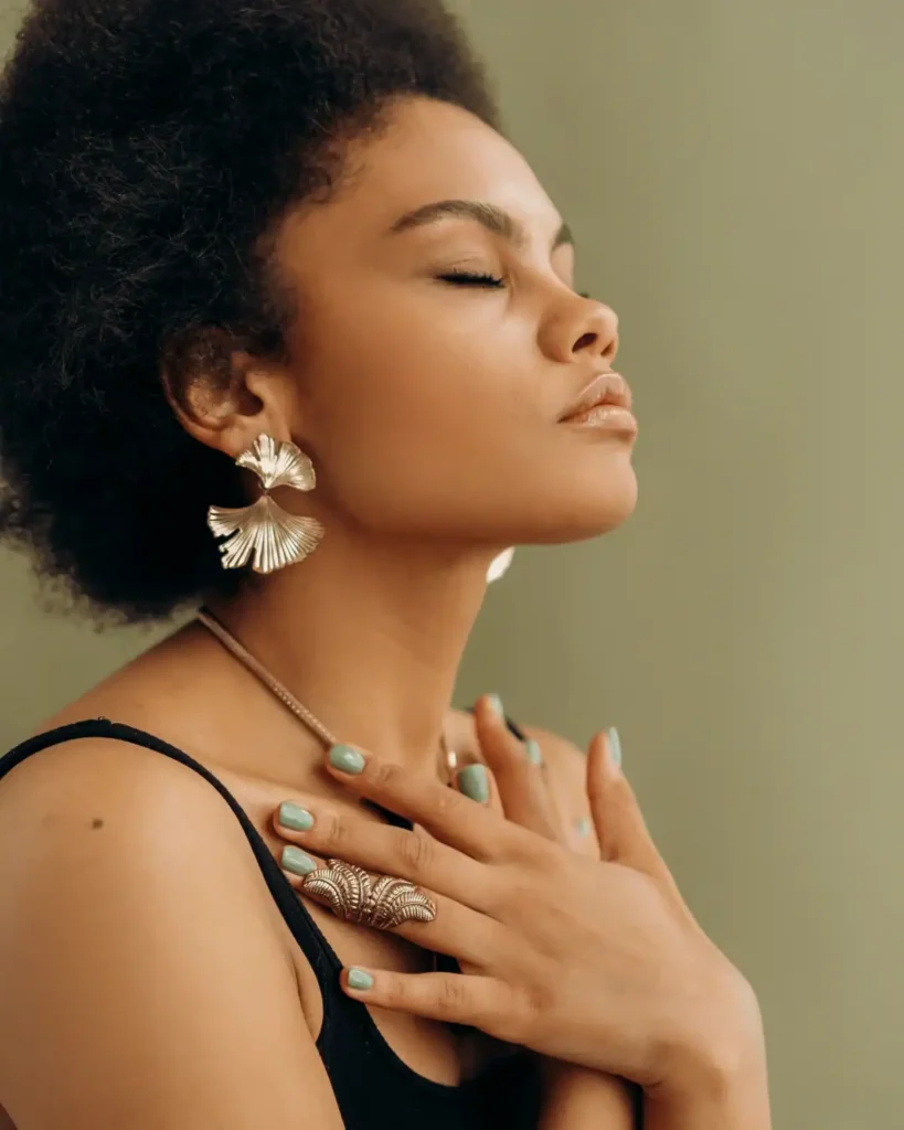 woman-with-an-afro-meditating