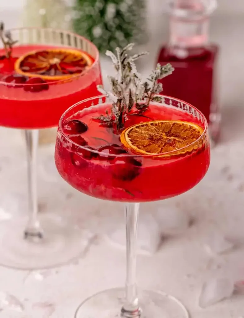 Christmas Gin Cocktail (Cranberry Gimlet). Christmas cocktail recipes