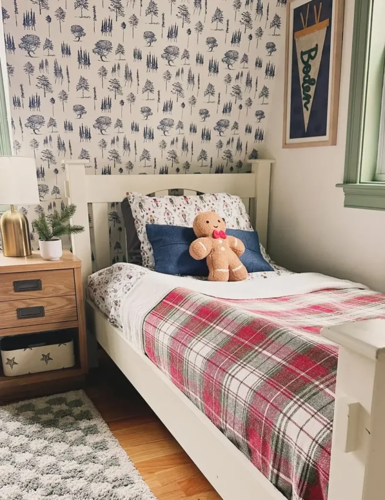 Christmas-Kids-Bedroom-Idea-with-gingerbread-man-cushion