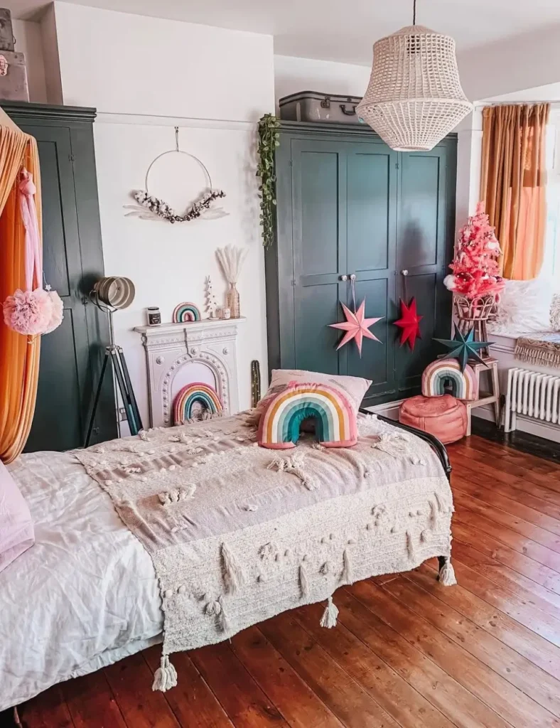 girly-Christmas-Kids-Bedroom-Idea-with-rainbows-and-stars