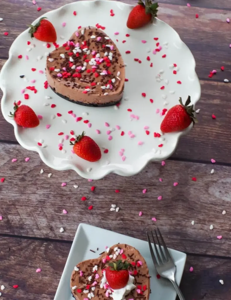 Mini No Bake Valentine's Day Cheesecake.No-Bake Valentine's Day Desserts