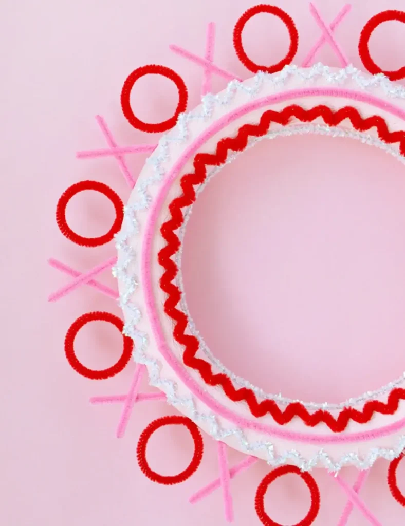 Pipe Cleaner Valentine’s Day Wreath. DIY Valentine's Day Wreath Ideas
