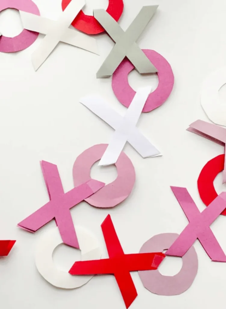 Easy DIY Valentine’s Garland – Hugs & Kisses