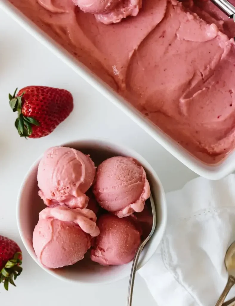 Homemade Strawberry Frozen Yogurt. Strawberry Dessert Recipes