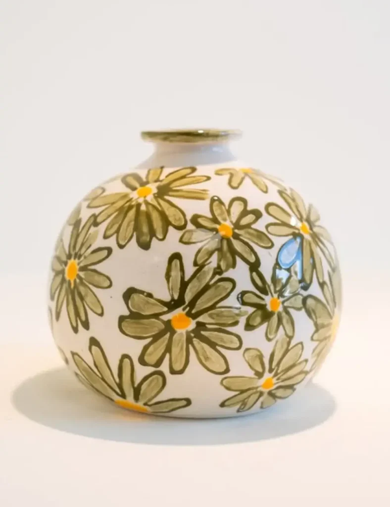 Oversized Daisy Motif