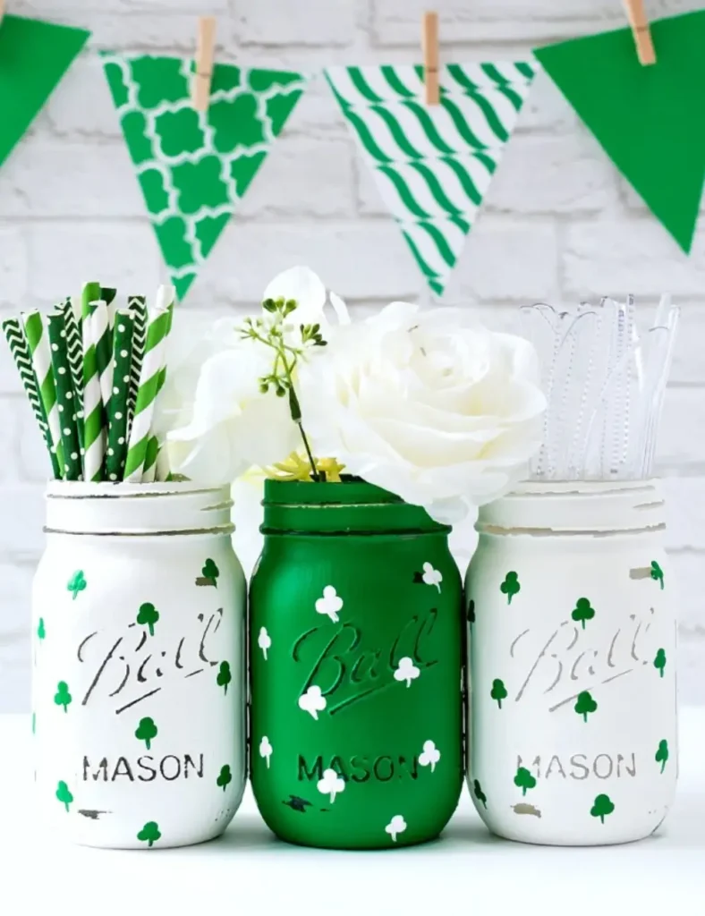 Painted Shamrock Mason Jars. St Patrick's Day Mason Jar Crafts