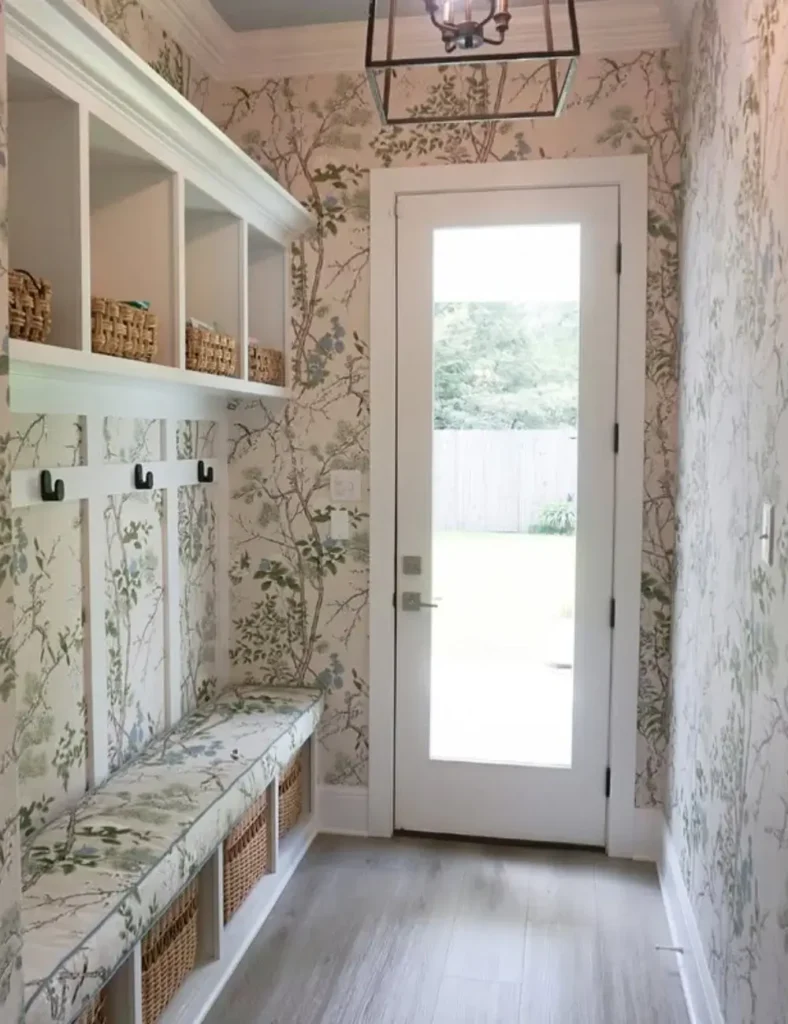 Embrace-Pattern-With-a-Built-In-Bench