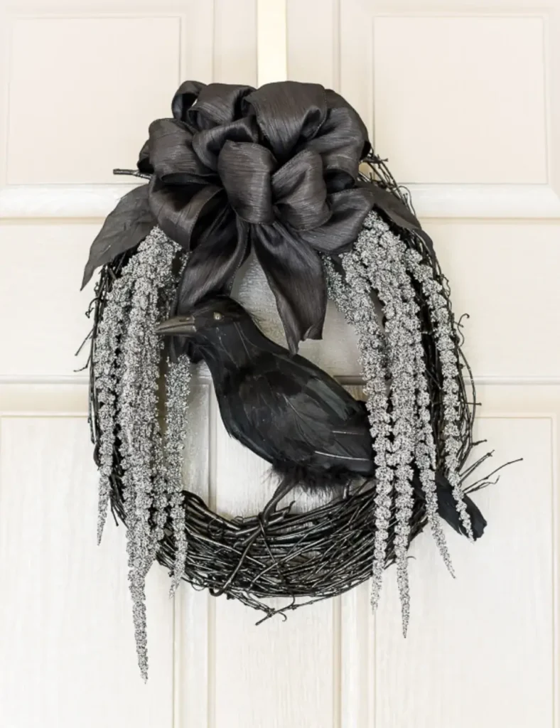 Black Crow Halloween Wreath. DIY Halloween Wreaths