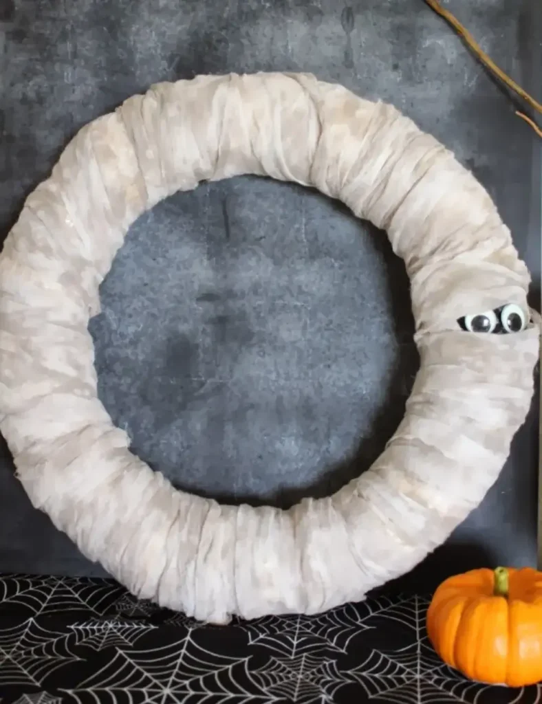 DIY Halloween Wreaths (3)