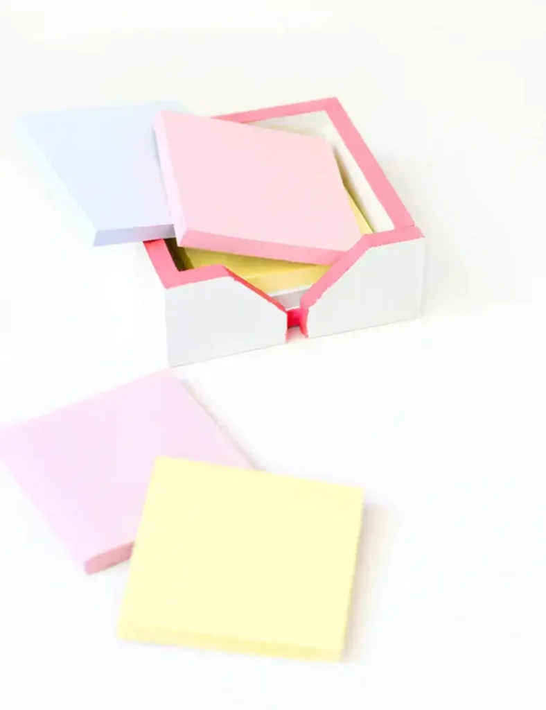 DIY post-it note holder. DIY Desk Decor Ideas