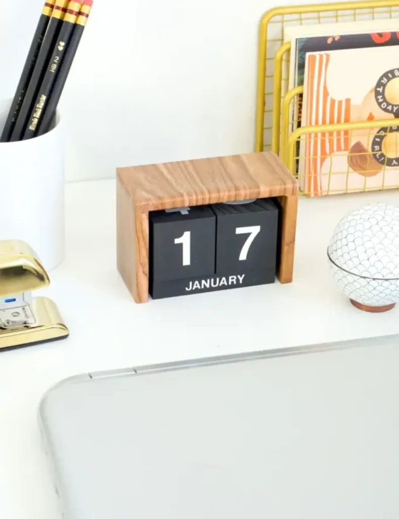 Flip Clock Style Calendar. DIY Desk Decor Ideas