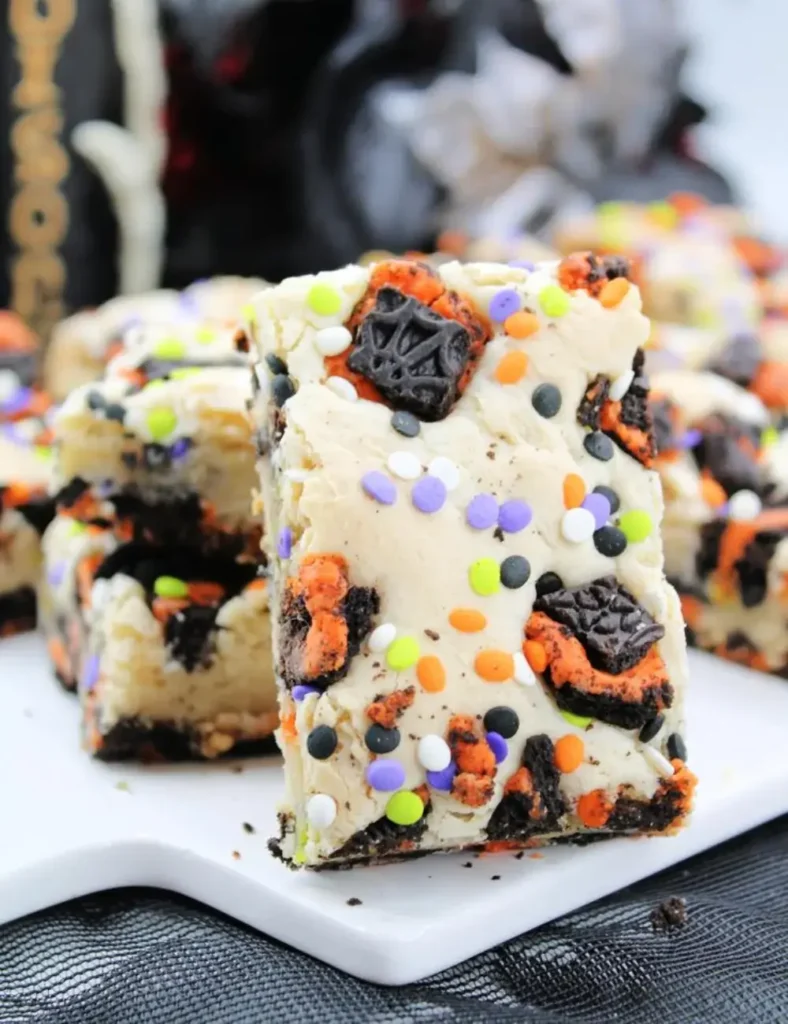 Halloween Oreo Cake Bars. Halloween Desserts