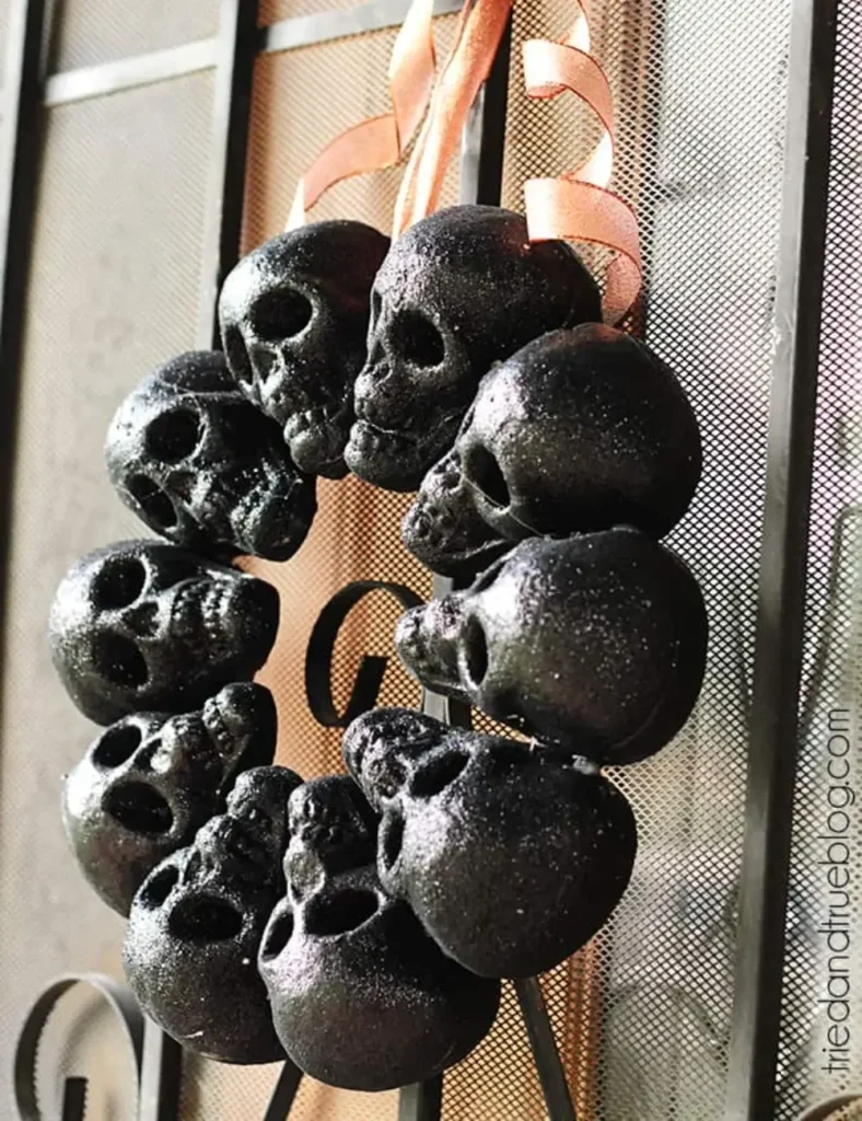 Halloween Skull Wreath. DIY Halloween Wreaths