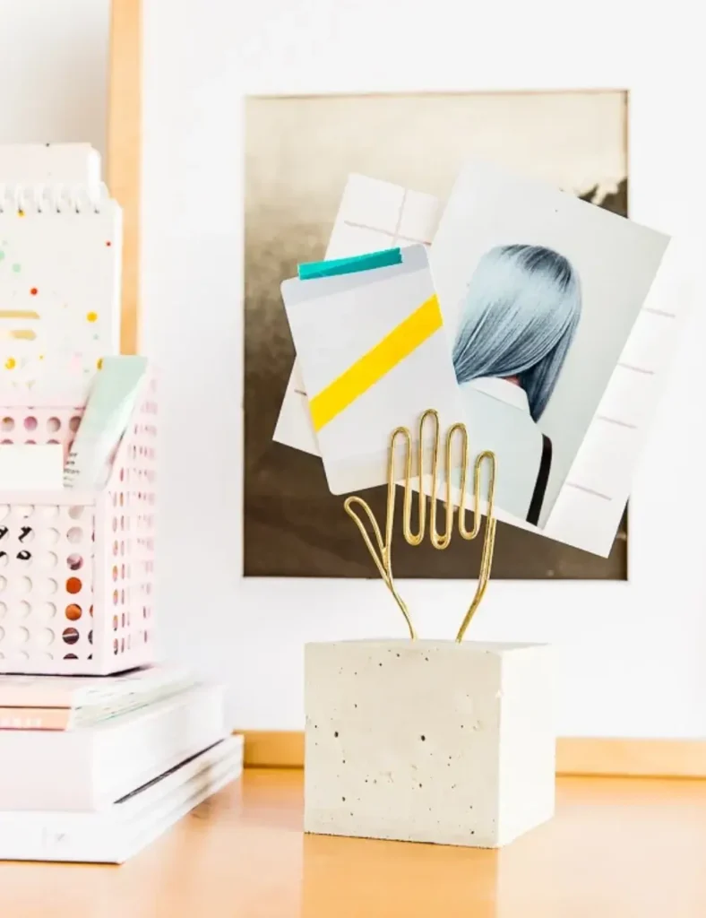 Wire Hand Paper Holder. DIY Desk Decor Ideas